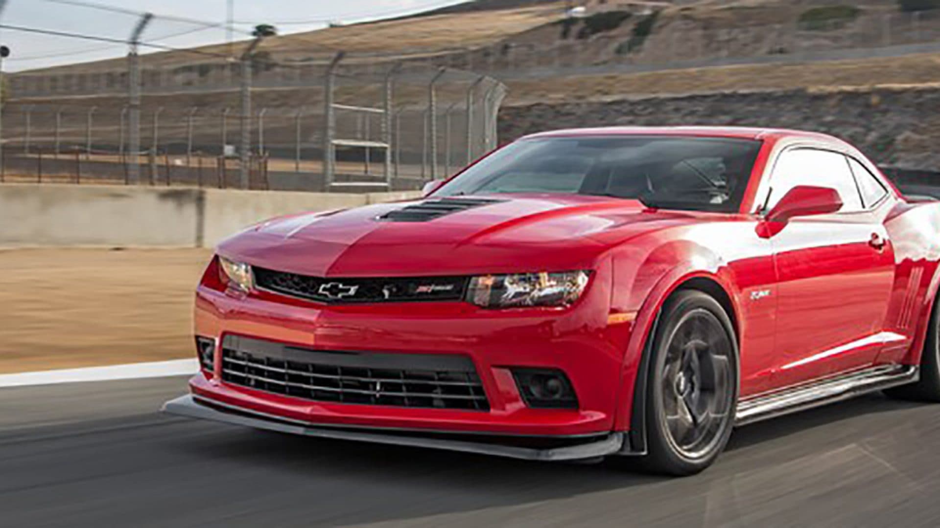 2014-Chevrolet-Camaro-Z28-front-three-quarter-in-motion-021-1920-1920x1080