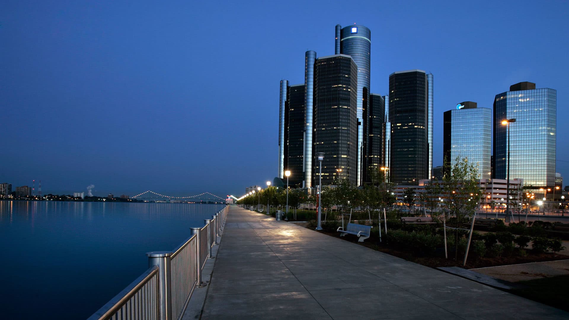 GMRenaissanceCenter12-1920x1080